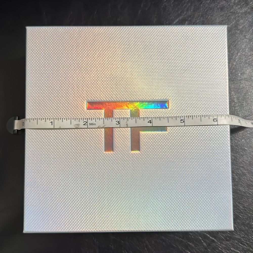 Tom Ford Holographic Box - Picture 3 of 6